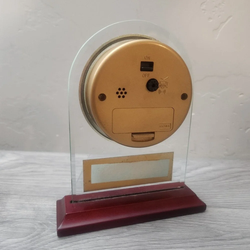 Howard Miller World Time Desk Clock Gold Map Texas Instruments‎ Award Mahogany